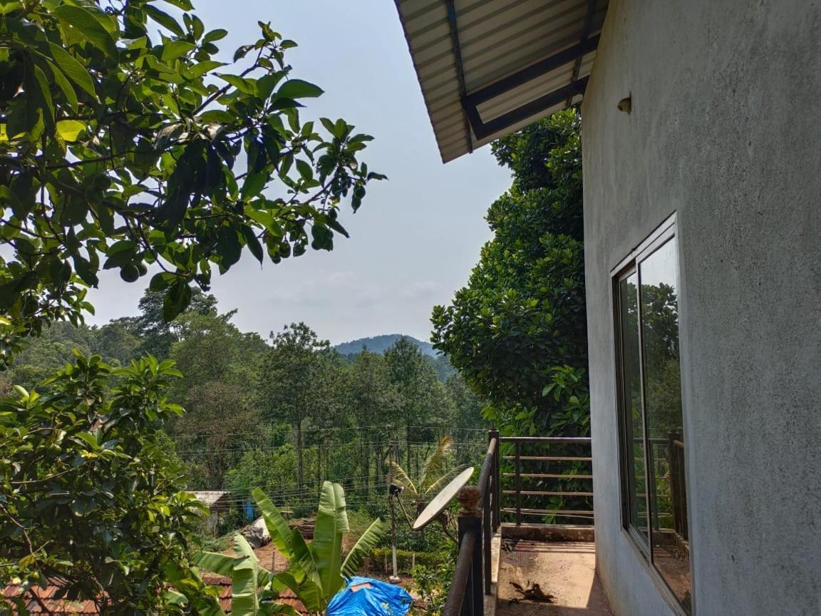 Green Land Estate Homestay 5 Rooms With Garden View 마디케리 외부 사진