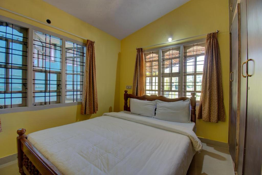 Green Land Estate Homestay 5 Rooms With Garden View 마디케리 외부 사진