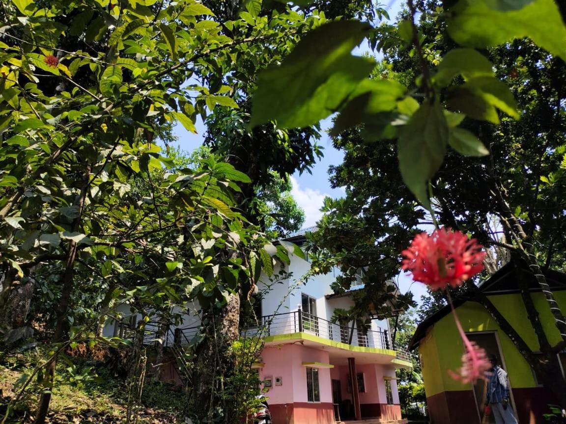 Green Land Estate Homestay 5 Rooms With Garden View 마디케리 외부 사진
